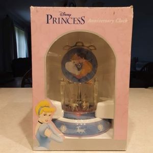 New still in box, Disney Princess Cinderella & Prince Kissing Anniversary Clock